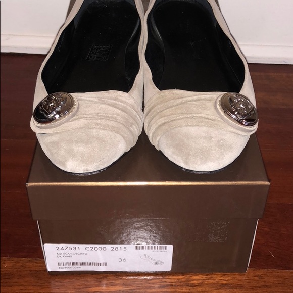 Gucci Crest Logo Suede Flats - Picture 4 of 8